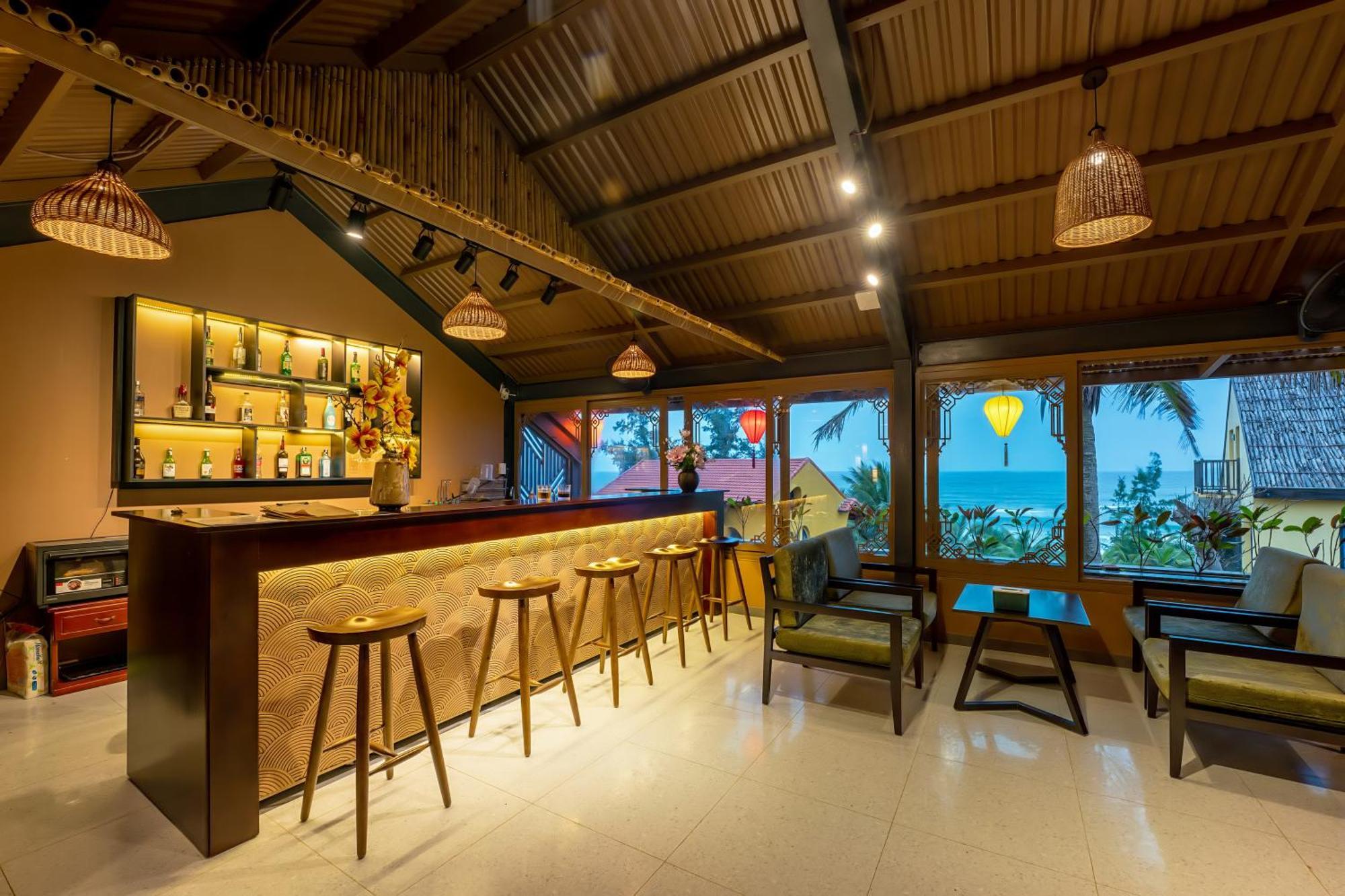 The Linh Seaside Villa Хойан Экстерьер фото